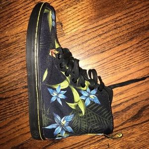 Dr. Martens Floral Bootie 🌺